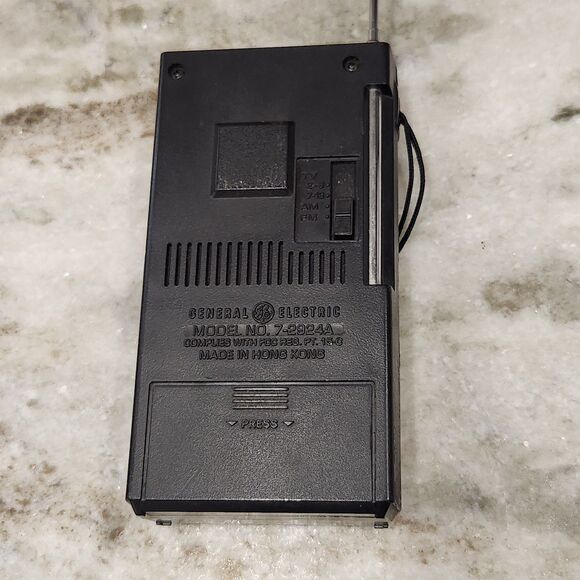 Vintage General Electric Radio Model 7-2924A Portable AM/FM Tested WORKS - Picture 4 of 8